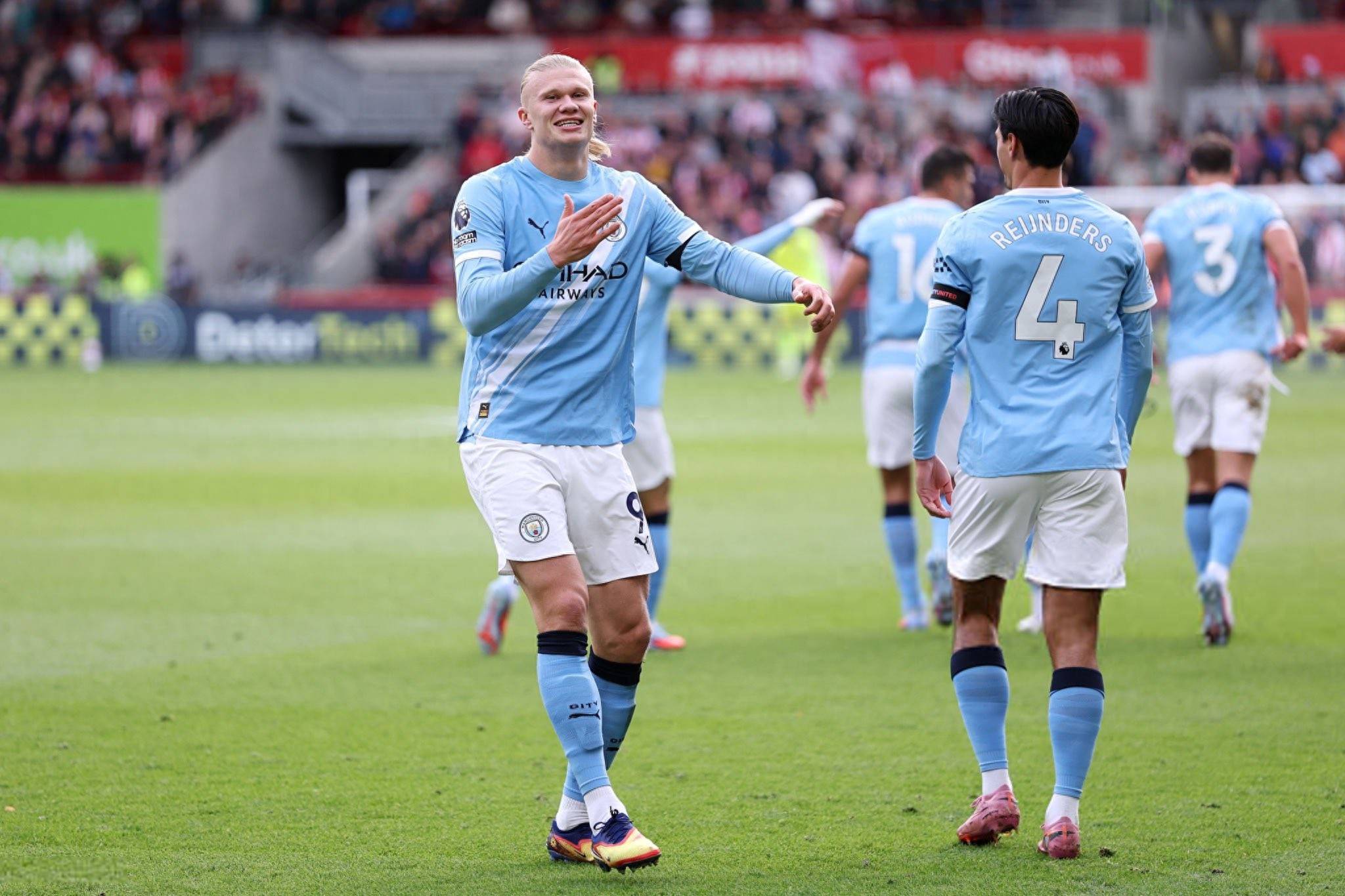 埃贝尔打趣：我看球时很安静而穆勒话很多，我不得不适应他（埃贝尔笑称：观赛我很安静，穆勒话多，我只能适应他）