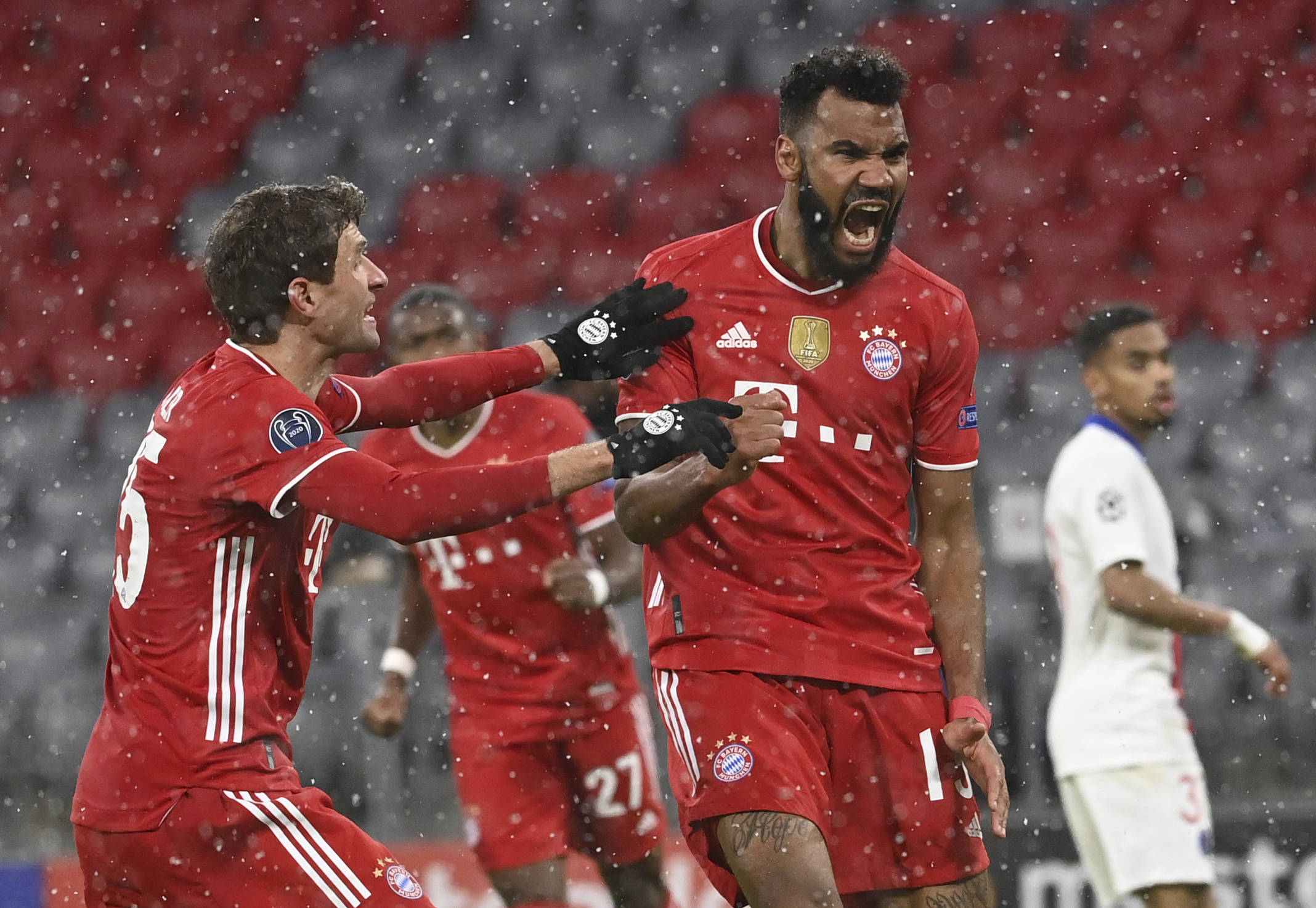 真·小文班！韦尔首节5中3贡献10分5板 三分3中2（迷你文班实锤！韦尔首节5投3中拿下10分5篮板，三分线三投两中）