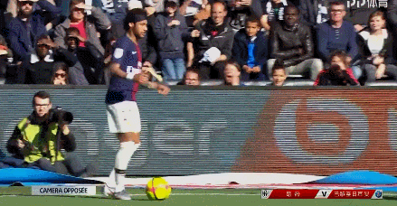 CBA最独特入队仪式！为何新队员到广东队第一件事先买电瓶车？（CBA最另类报到仪式：新援加盟广东队为何先买电瓶车？）