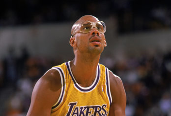 此前遭遇大腿拉伤！赵继伟晒训练视频：康复中 回归倒计时（大腿拉伤后，赵继伟发布训练动态：正在康复，复出在即）