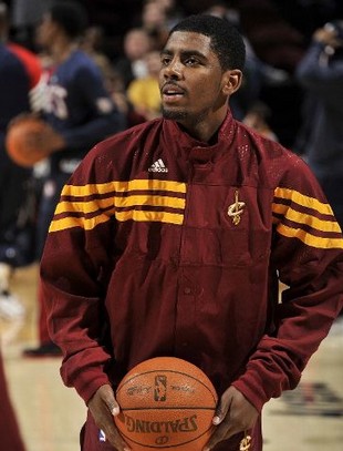 哈珀状态低迷，进攻效率低下（哈珀陷入低潮，进攻端表现不佳）