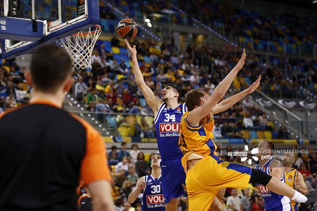 篮球社交属性为何如此强？（为什么篮球的社交性如此突出？）