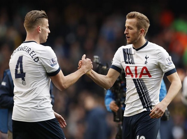 四川男篮全华班半场10人登场9人得分，暂以45-42领先山东（四川男篮全华班半场10人上阵9人得分，45比42暂领先山东）