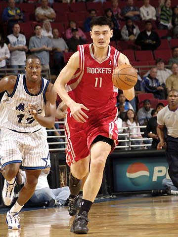 热刺短传渗透锋利如刃（热刺短传渗透刀锋般犀利）