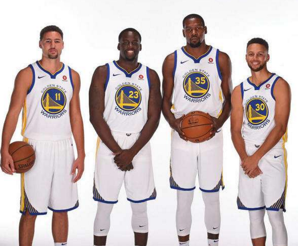 足球英超冬窗“标王”浮现，转会费惊人（英超冬窗标王出炉，天价转会费震撼）