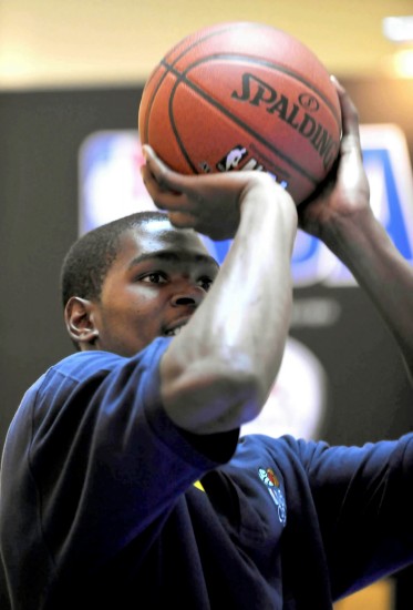 26岁广西球王，在质疑声中成为本土得分王（26岁广西球王逆风登顶本土得分王）