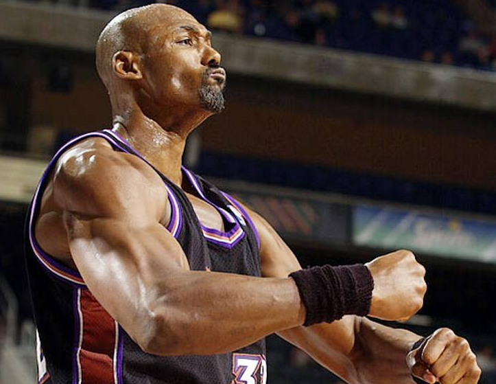 欧冠进球榜更新：莱万连续破门,（欧冠射手榜最新：莱万连场建功）