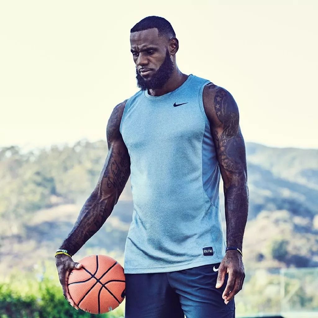 图片报：拜仁目前关注南美市场，考察了前锋拉扬和左后卫索萨（《图片报》：拜仁聚焦南美市场，已考察前锋拉扬与左后卫索萨）