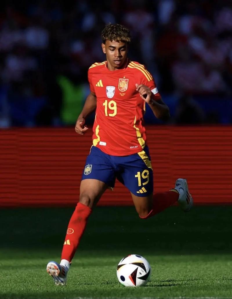 电讯报：布莱顿有意维拉中场博加德，以接替可能离队的巴莱巴（电讯报：布莱顿有意引进维拉中场博加德，或顶替可能离队的巴莱巴）