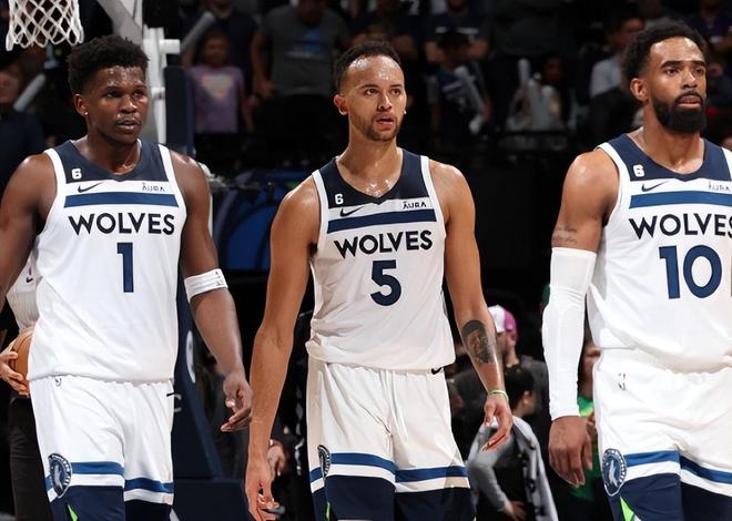 弗拉格半场24分，创NBA历史18岁球员半场得分纪录（弗拉格半场砍下24分，刷新NBA18岁球员半场得分纪录）