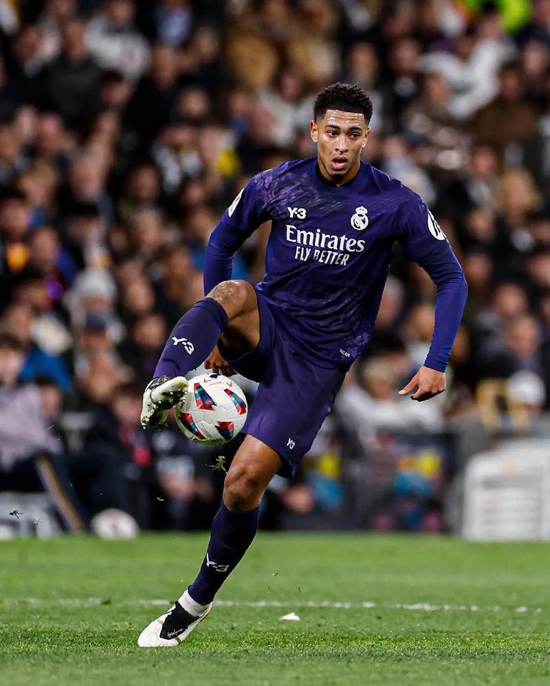 诺伊尔：上半场你能看到谁是更强的队伍；下半场比赛完全不同（诺伊尔：上半场高下立见，下半场完全是另一回事）