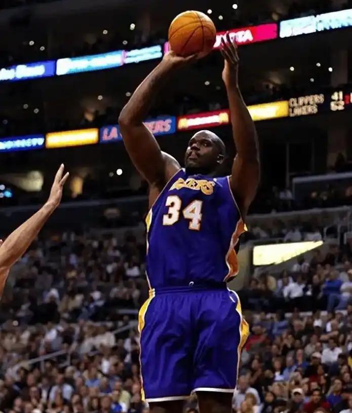 墨尔本城vs麦克阿瑟首发：卡普托领衔！金森健志、池东沅在列（墨尔本城对阵麦克阿瑟首发公布：卡普托领衔，金森健志与池东沅在列）