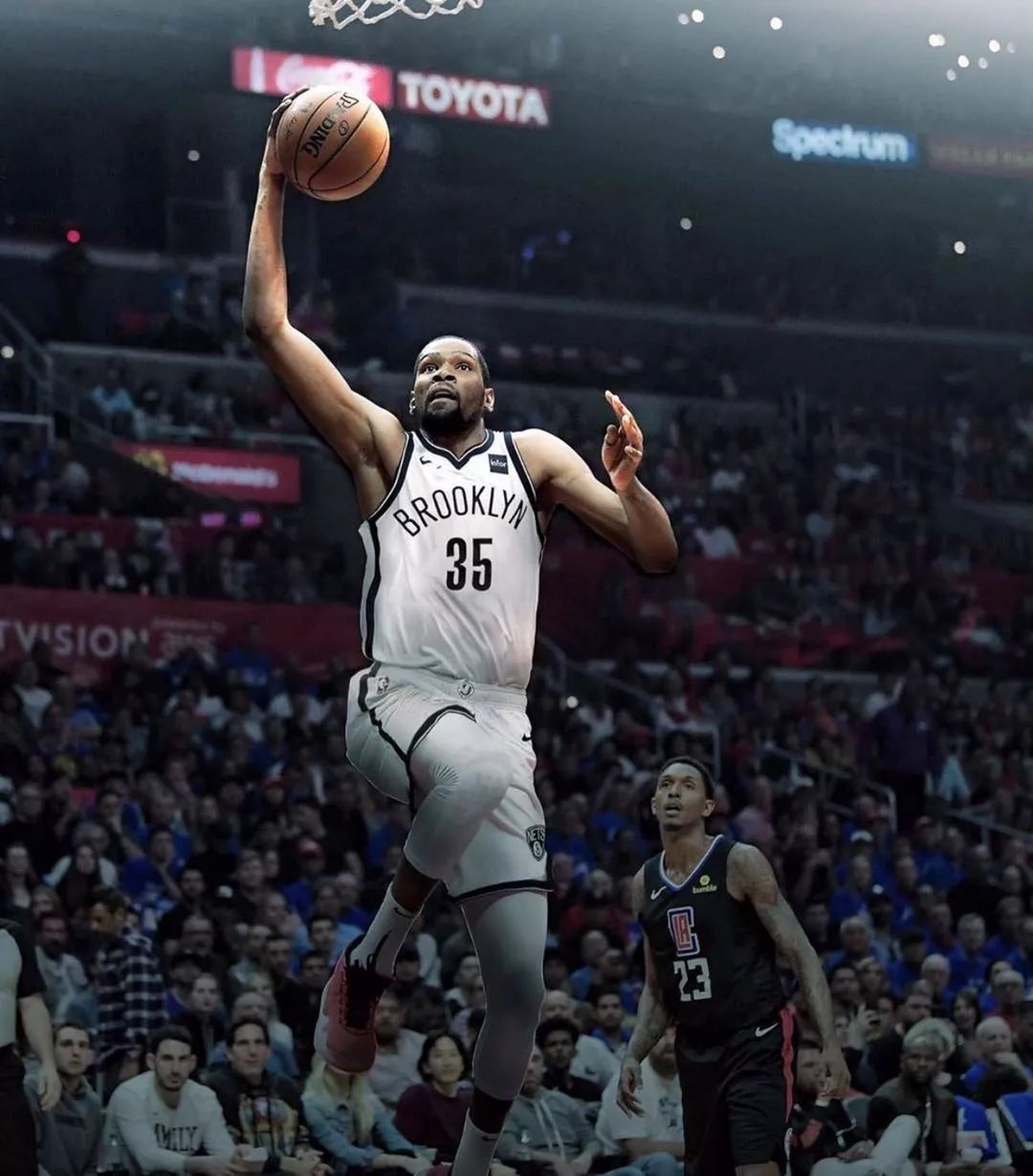 北马其顿新一期大名单：埃尔马斯领衔，英博外援阿利米在列（北马其顿公布新一期国家队名单：埃尔马斯压阵，英博外援阿利米入选）